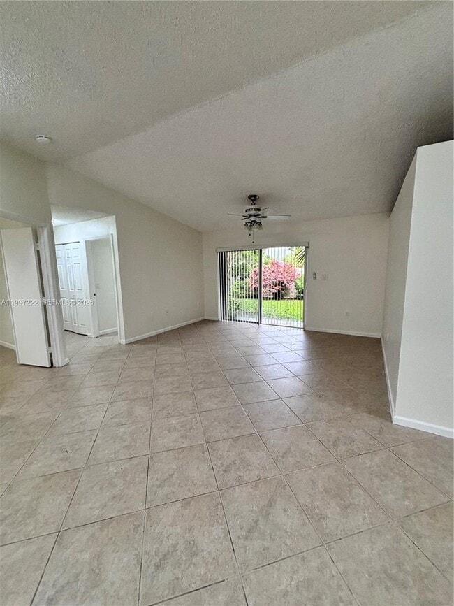 Photo - 821 W Beckley Square