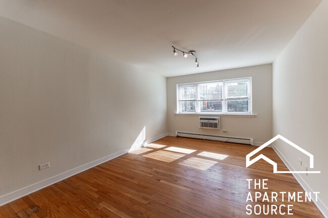 Building Photo - 628 W Wrightwood Ave