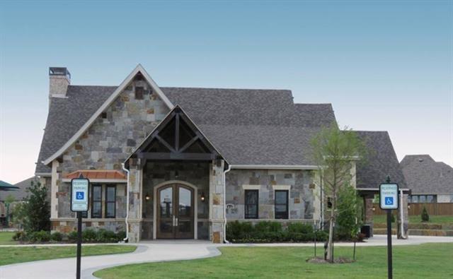 1716 Everitt Trail