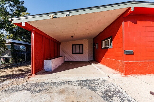 Photo - 4402 44th St