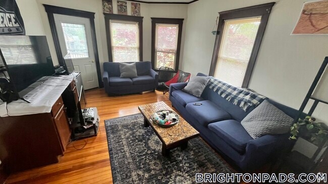Building Photo - 56 Hobson St Rental