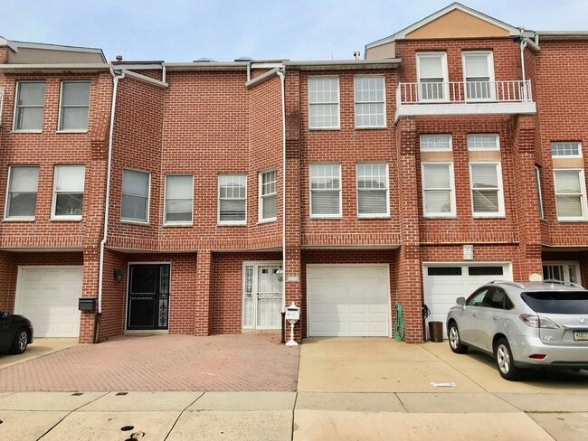 Building Photo - RARELY OFFERED IN PACKER PARK 3BR/2.5BA HOME w/Garage, Patio & Deck!