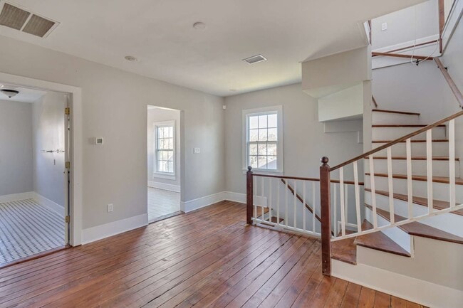 Photo - 516 E Jones St