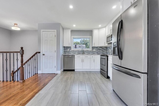 Photo - 220 Adirondack Dr