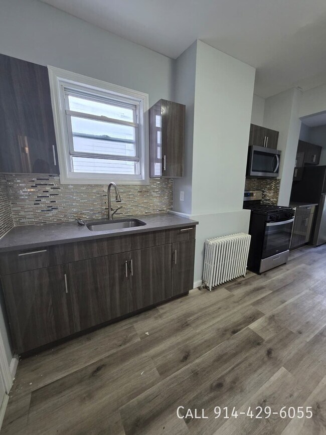 Photo - 157 Voss Ave