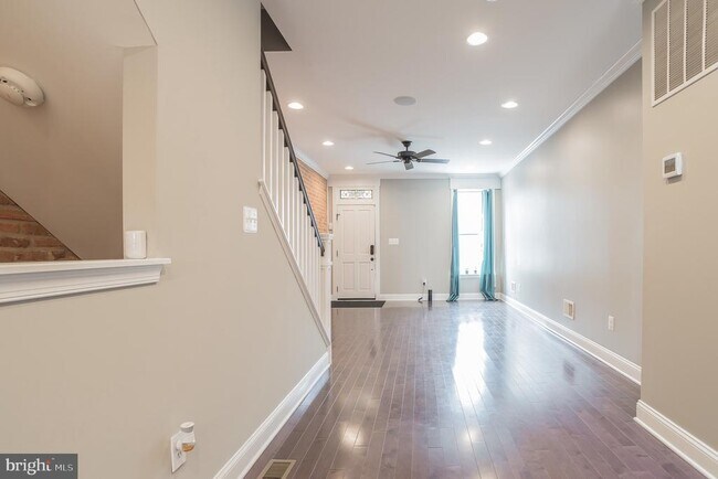 Photo - 2038 Gough St