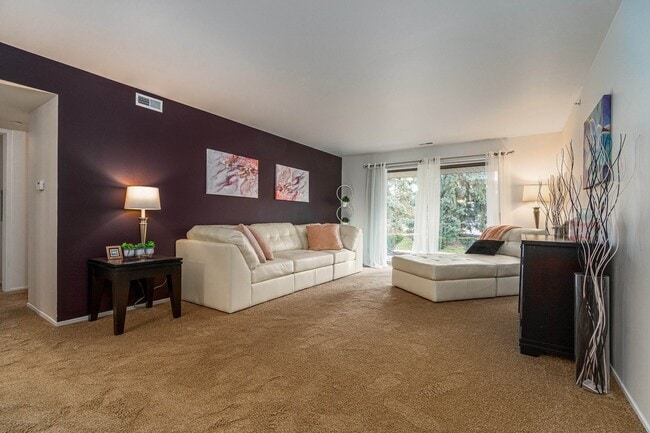 Spacious Living Room at Prentiss Pointe Apartments in Harrison Township, MI - Prentiss Pointe Apartments