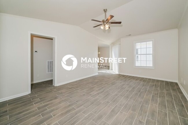 Photo - 3 Bedroom Pet-Friendly Home in KNOXVILLE, TN with Main Street Renewal