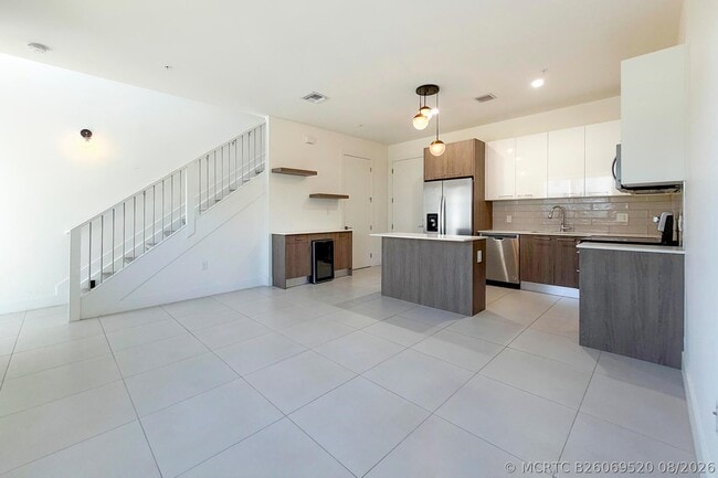 Photo - 405 NE 35th Ct