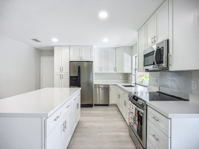 5542 32nd Ave SW