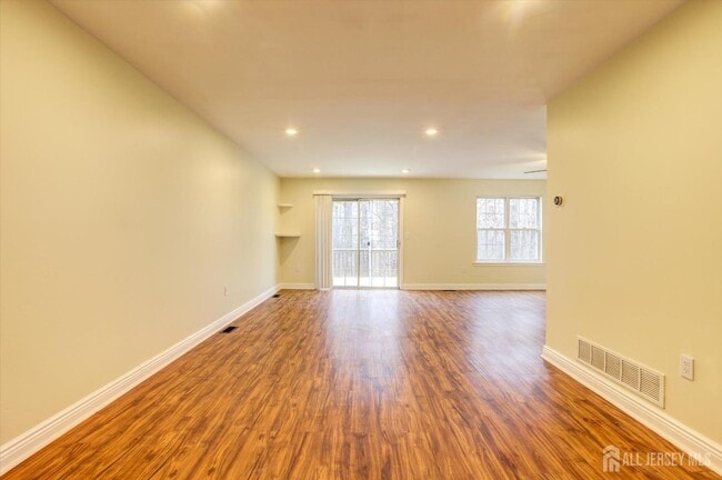 Photo - 32 Catherine Ct