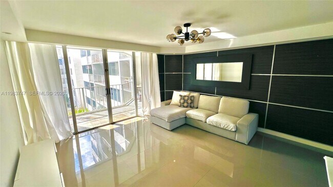 Photo - 1700 NW N River Dr Unit 404