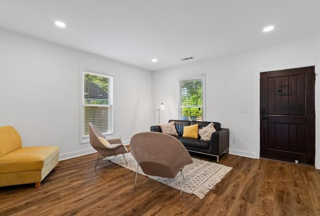 Photo - 2352 Herring Rd SW