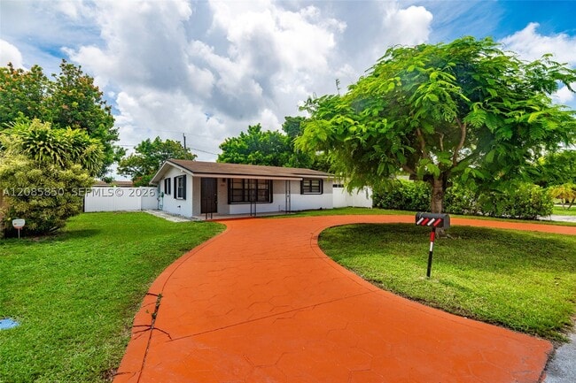 Building Photo - 2631 Alcazar Dr