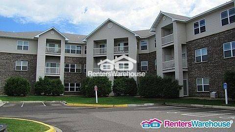 Building Photo - 1321 Lake Dr E Rental