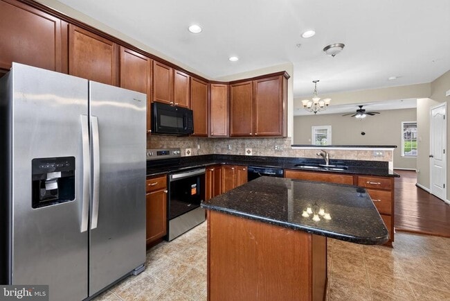 10382 Lantern Ln