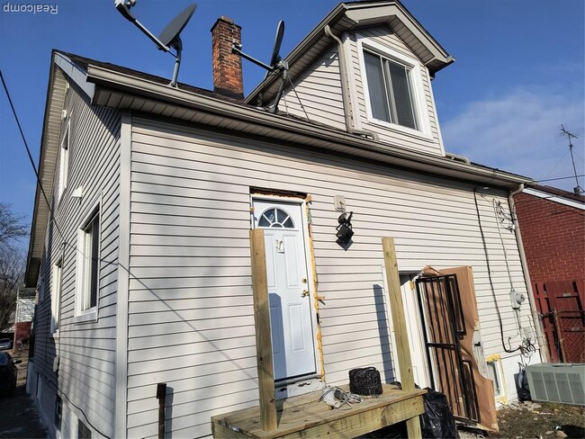 Photo - 18080 Westphalia St