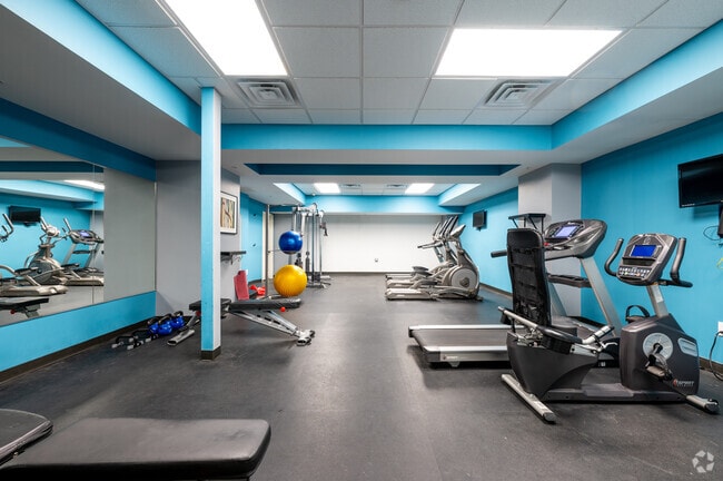 24/7 Fitness Center