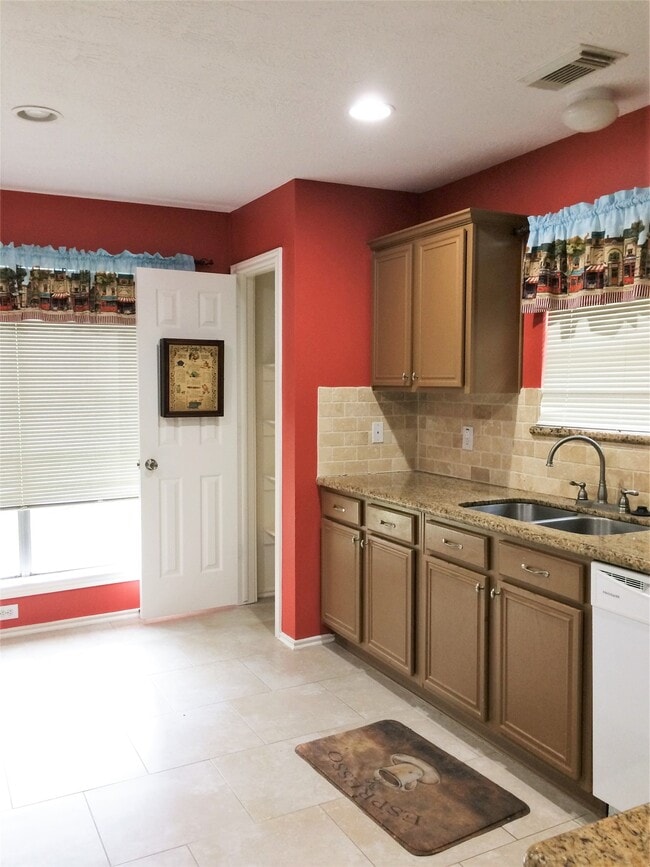 Photo - 18611 Timber Twist Dr