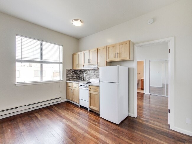Building Photo - 2228 Union St Unit 209