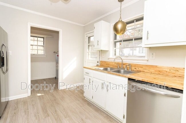 Photo - 303 Ridgeway Dr