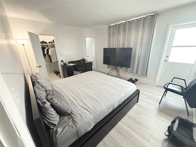 Photo - 1855 Plunkett St Unidad 306