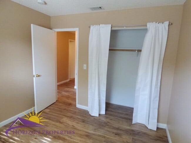 Photo - 3 Bed 2 Bath 1,317sqft Citrus Heights Home in Wildwood Estates