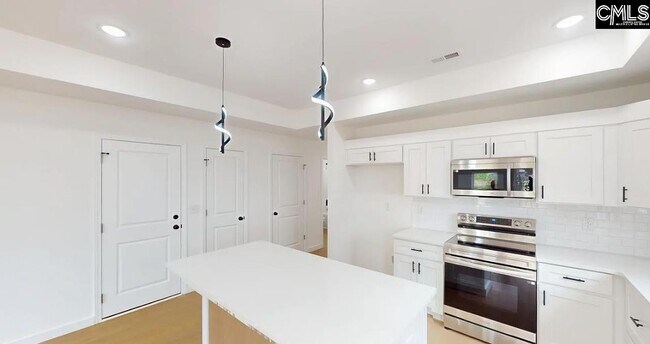 Photo - 380 Davis Rd