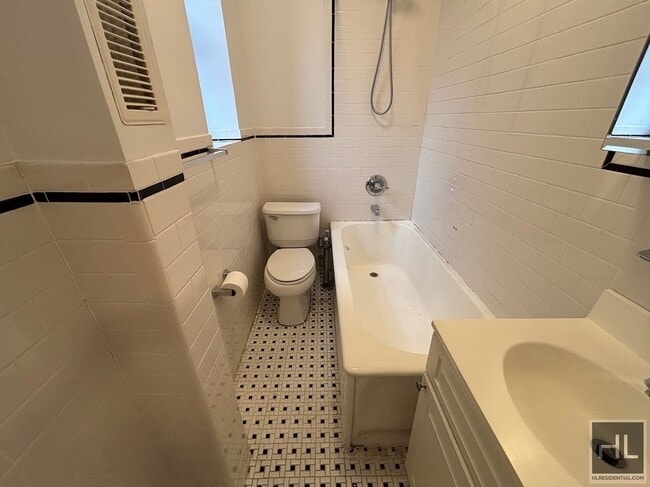 Photo - WEST 45 STREET Unidad 2E