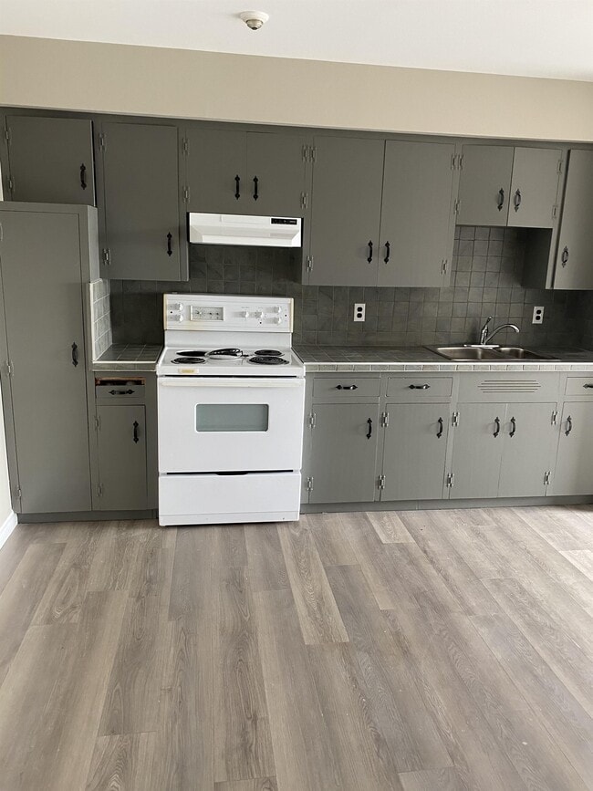 Photo - 615 Chalmers Ct Unit 5