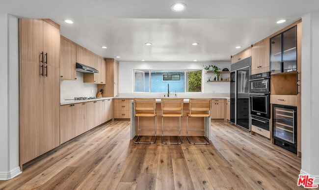 Building Photo - 20 Voyage St