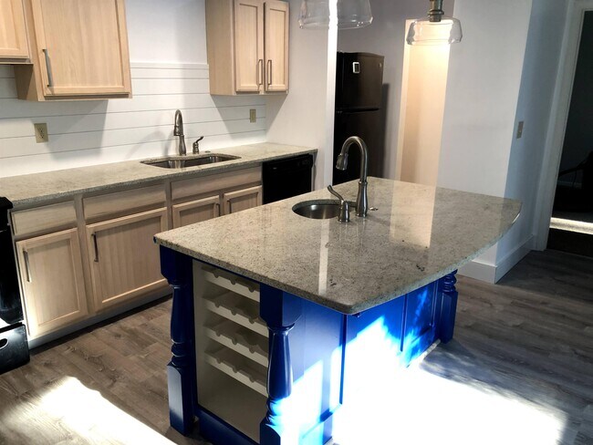 Photo - 337 W Coleman Blvd