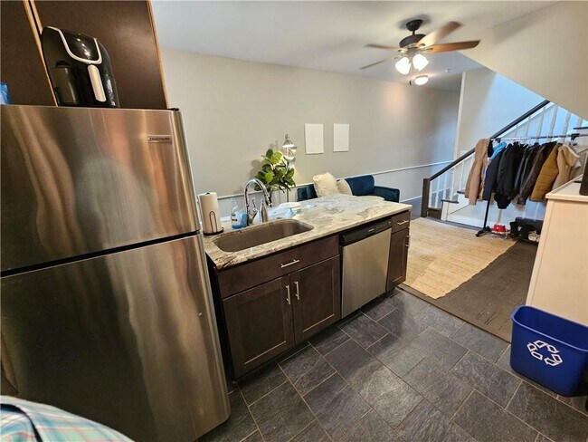 Photo - 338 S Laurel St