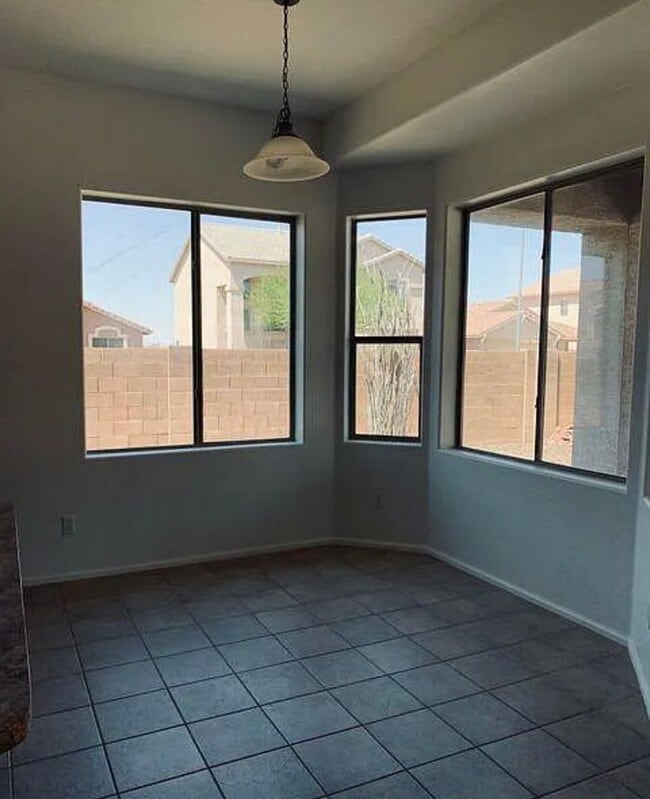 Photo - 4 bedroom with 3 car garage in Avondale