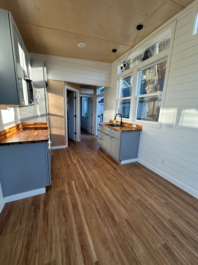 Building Photo - 631 Jackson St Unit 631 Jackson Street #B