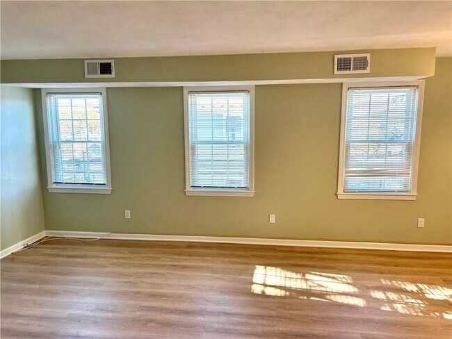 Photo - 101 Marlborough St