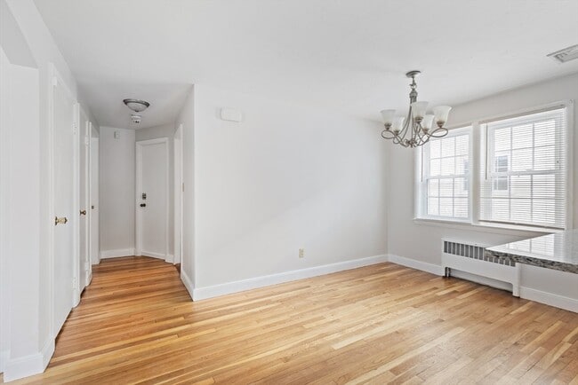 Photo - 1800 River St