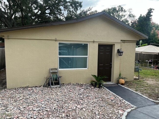 Building Photo - 517 Oak St