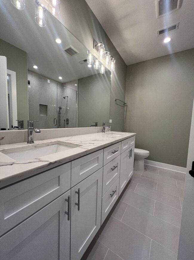 Photo - 4231 S Champlain Ave Unit 1