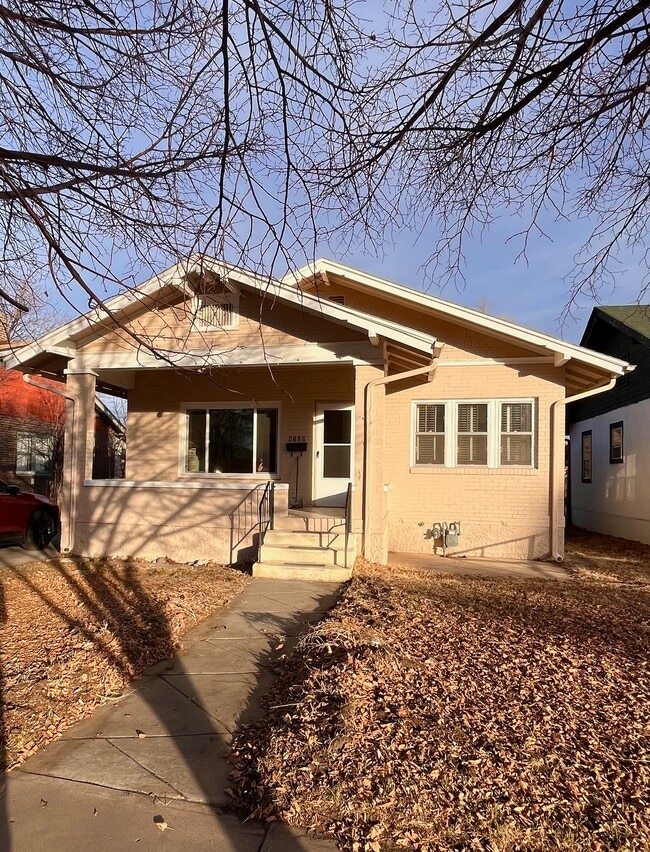 Building Photo - 1322 Lake Ave