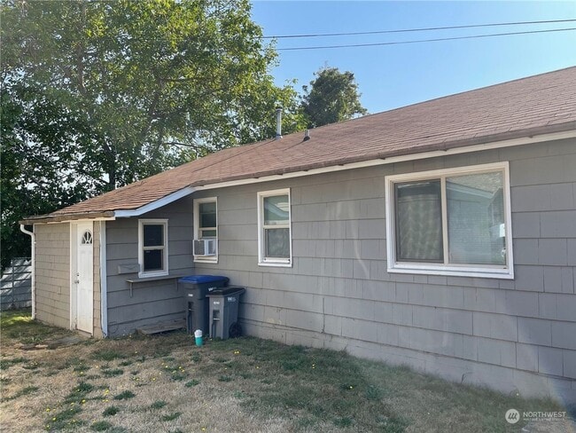 Building Photo - Sheridan duplex bremerton Unit B Rental