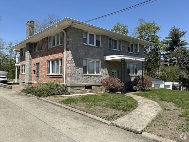 Building Photo - 61 Arch St Rental