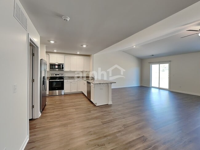 Photo - 1392 John Swann St