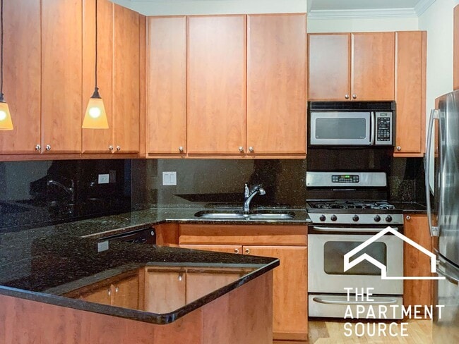 Building Photo - 622 W Roscoe St Unit 1A