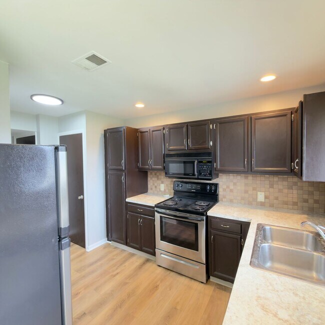 Photo - 2 Bedroom Upper Duplex in Breton Village!