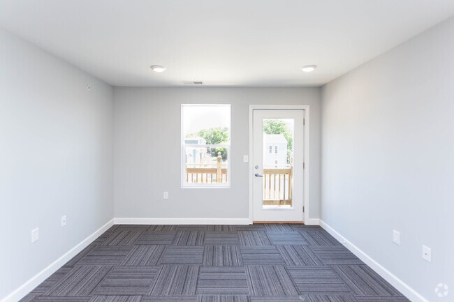 1BR, 1BA - 700 SF