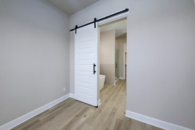 Photo - 1915 June Lk Ln