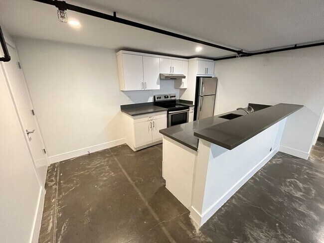 Photo - Massive loft with mezzanine bedroom and la... Unit 13