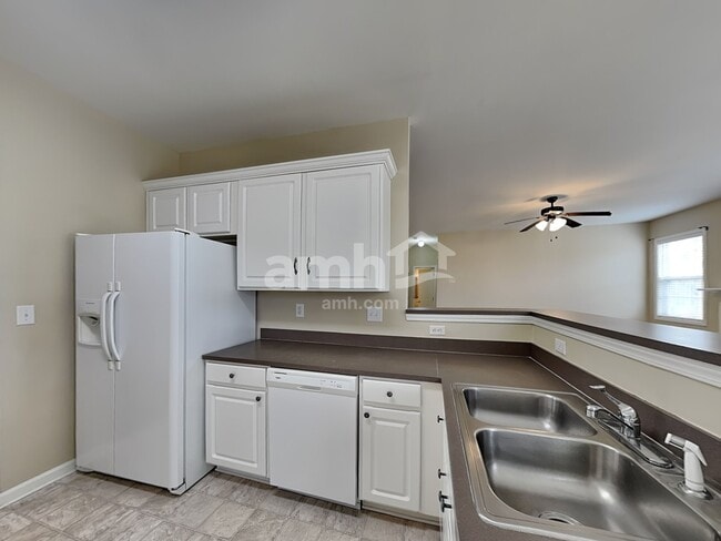 Photo - 109 Morrocroft Ln