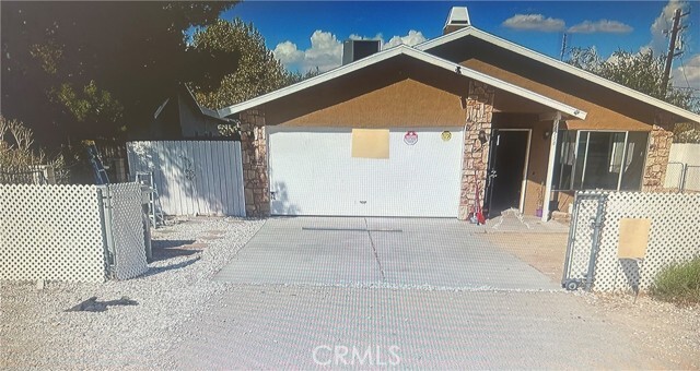 Building Photo - 16158 Cajon St Rental
